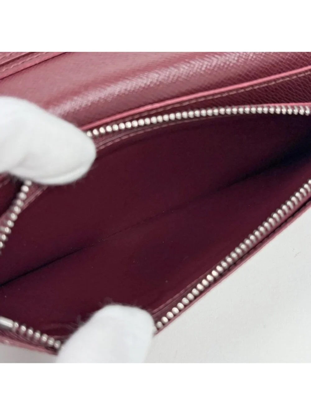 Louis Vuitton Portefeuille Brazza NM Wallet Bicolor Taiga Navy Bordeaux
